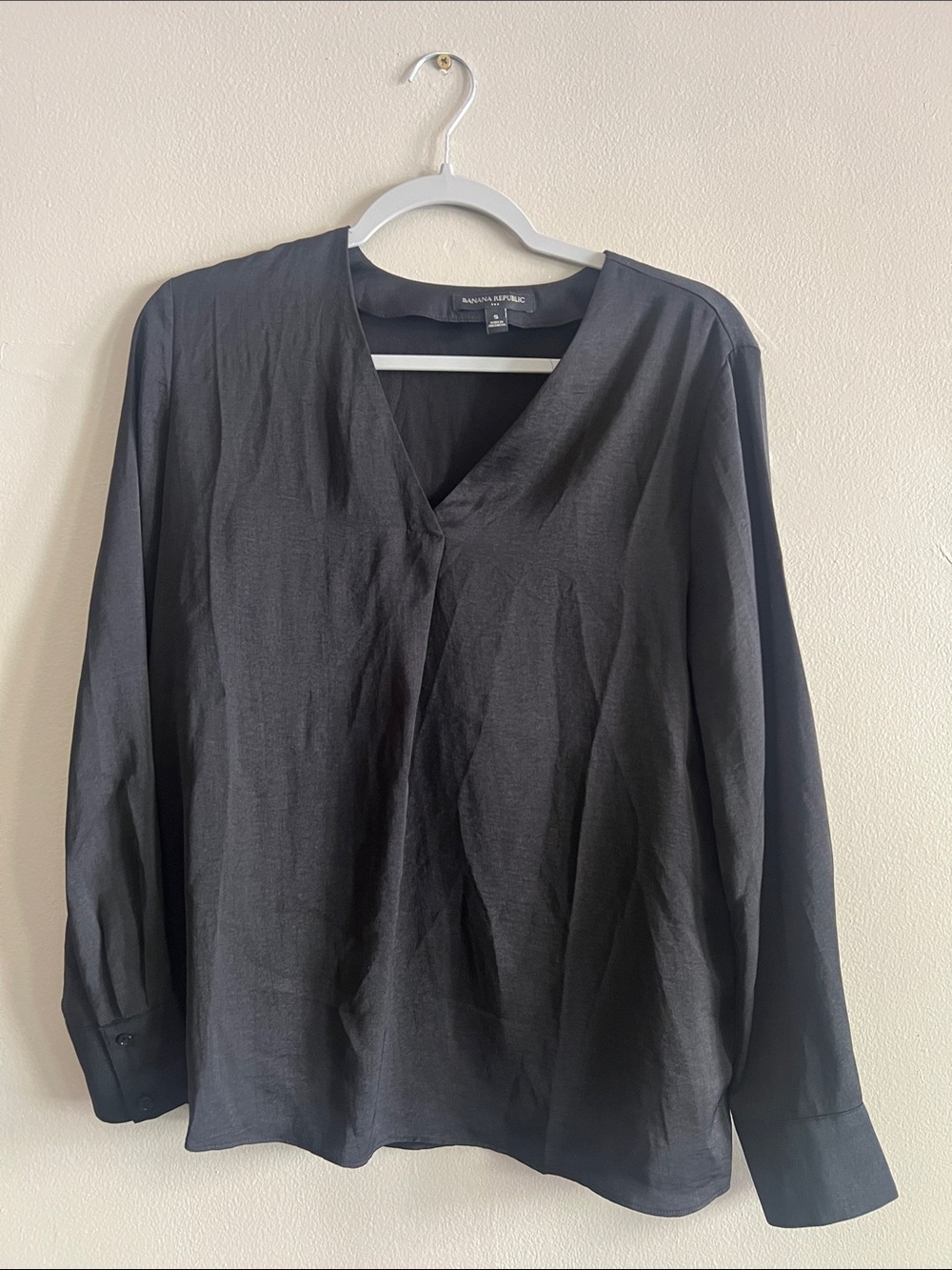 Banana Republic Black V-Neck Long Sleeve Blouse